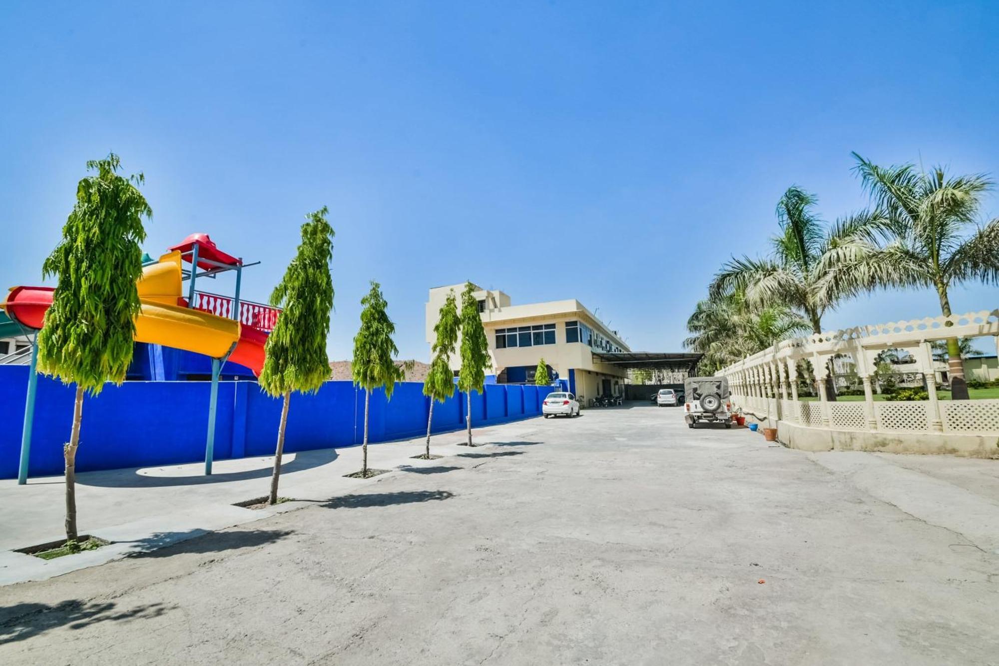 Hotel O Kalika Resort Lakāwās Bagian luar foto