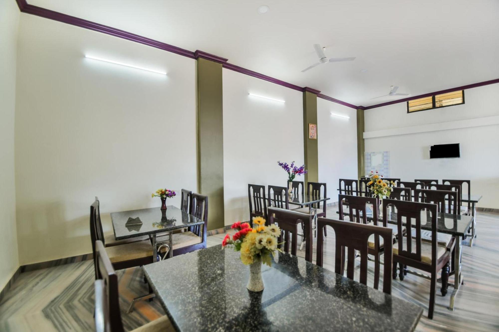 Hotel O Kalika Resort Lakāwās Bagian luar foto